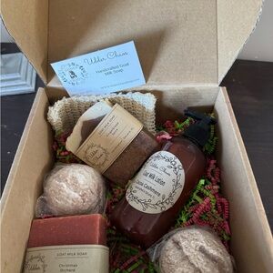 Goat Milk Bath & Body Gift Set - Brown, Red, Cream